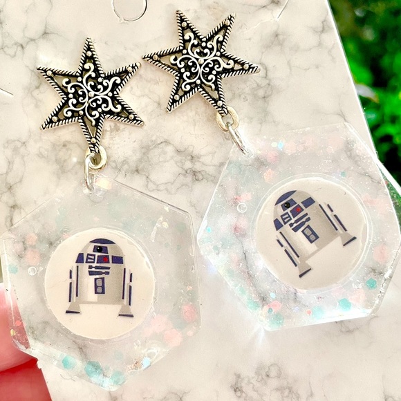 R2-D2 Acrylic Dangle Earrings - Picture 1 of 5